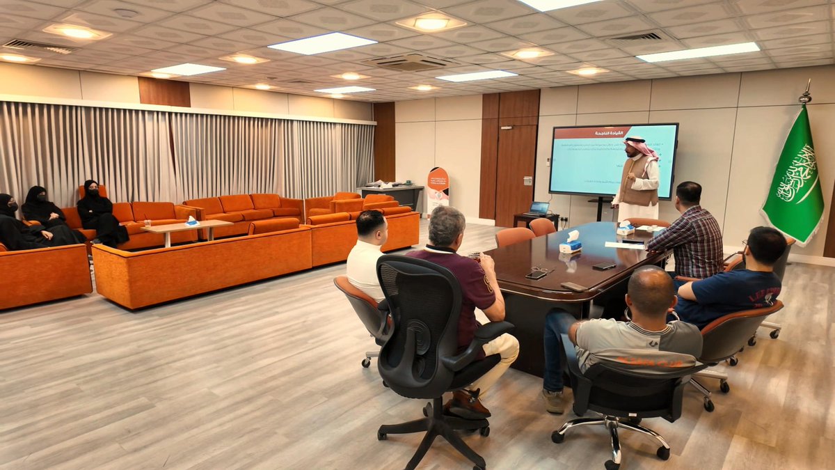 🔸| اليوم الثاني من البرنامج الترتيبي المخصص للموظفين (القائد وصناعة الأثر) وحيث شهد اليوم الثاني شرح للقيادة الناجحة وأثرها في التحكم والإشراف على العمليات داخل المنشاة لتحقيق الأهداف بأقل تكلفة وأوفر جهد وأكثر جودة قدم الورشة المدرب المعتمد محمد مقيبل.