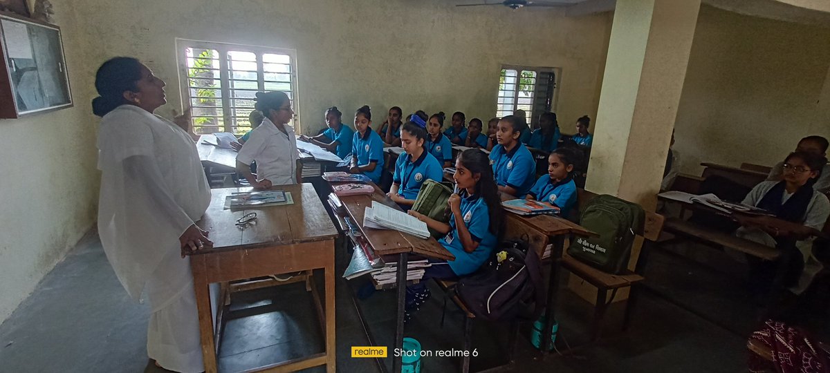 આજ રોજ આયુષ્માન આરોગ્ય મંદિર તરશીંઞડા ના હાઈ સ્કુલ તથા પ્રાથમિક શાળાના બાળકો ને વિશ્વ એઇડ્સ દિવસ ની ઉજવણી કરવામાં આવી તેમાં બાળકો ને એઇડ્સ વિશે માહિતી આપવામાં આવી
<a href="/TeamHealthMalia/">Team Health Malia_Junagadh</a>