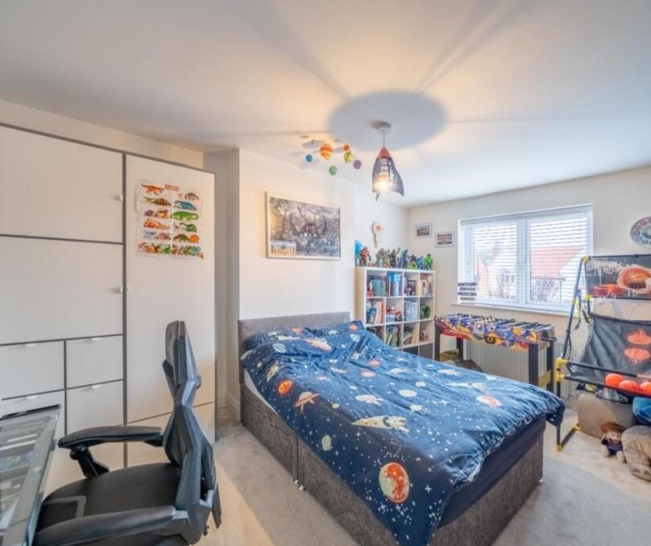 🔥 For Sale | Clinning Rd, Birkdale — £340,000

Corner-plot 3-bed semi near Birkdale Village. 

3 receptions, breakfast kitchen, bath + WC, wrap-around gardens, drive + garage. No chain.

Info: rightmove.co.uk/properties/167…

📲 DM or call 0151 909 3003

#Birkdale #AbodeEstateAgents