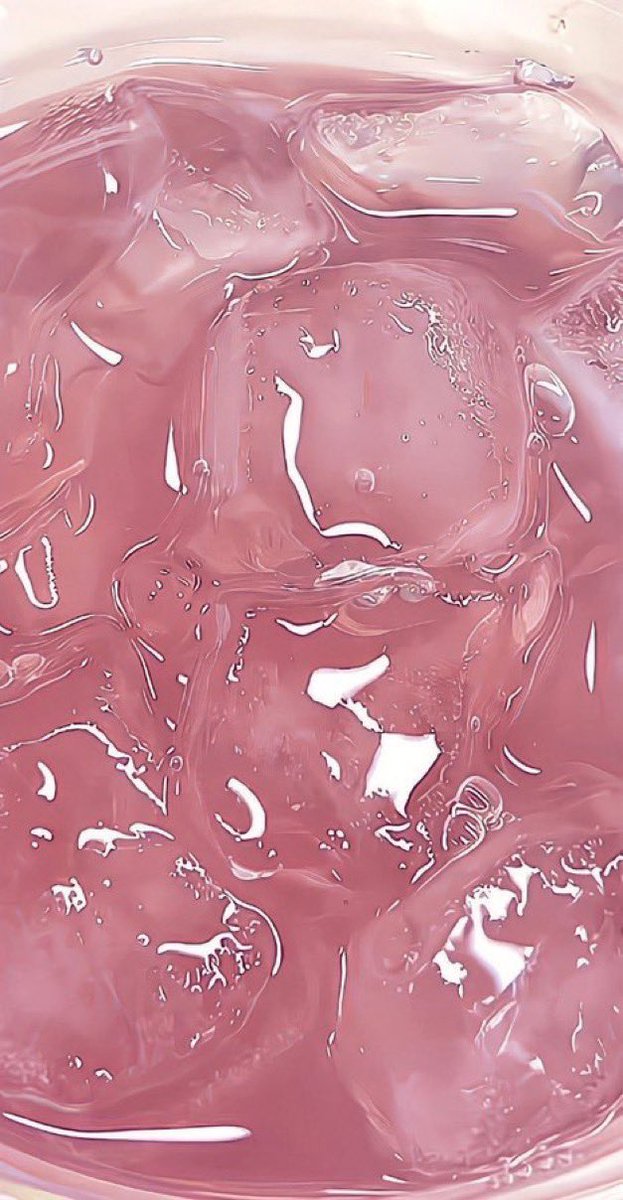 Lakaがバズり散らかしてるけど、1番可愛いのは絶対これ。ゼリーみたいな、ぷに。ぷるっ。ちゅるん。唇の3冠王👑限定カラーの600番ね。