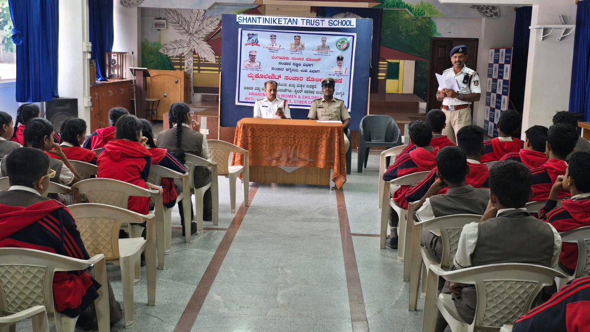 MicoPolice's tweet photo. ಮೈಕೋ ಲೇಔಟ್ ಪೊಲೀಸ್ ಠಾಣೆಯಿಂದ "Shantiniketan School"ನ ವಿದ್ಯಾರ್ಥಿಗಳಿಗೆ FRIENDS OF POLICE "BUILDING A SAFER BENGALURU, TOGETHER" ಎಂಬ ಘೋಷವಾಕ್ಯದಡಿ ಮಹಿಳೆ–ಮಕ್ಕಳ ಸುರಕ್ಷತೆ, ಮಾದಕ ವಸ್ತು ವಿರೋಧಿ ಜಾಗೃತಿ & ಸೈಬರ್ ಅಪರಾಧ ತಡೆಜಾಗೃತಿ ಕಾರ್ಯಕ್ರಮವನ್ನು ಆಯೋಜಿಸಲಾಯಿತು.#Friendofpolice
@CPBlr
@DCPSEBCP https://t.co/oIBN0h7sKV