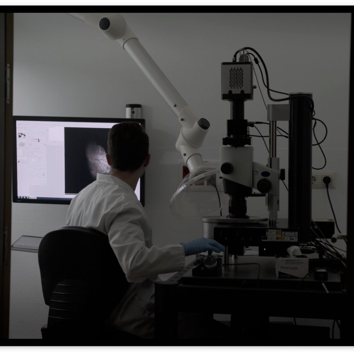 NeuroAlc's tweet image. 🎬 El documental &apos;Ramón y Cajal: dibujos en la retina&apos;, estrenado el 20/11, explora la mirada científica y artística del Nobel.
@NietoAngela (@NeuroAlc, @RACiencias) participa junto a científicos de instituciones destacadas.
@ZerkaloFilms &amp;amp; @filmociencia👇
filmociencia.com/ramon-y-cajal-…