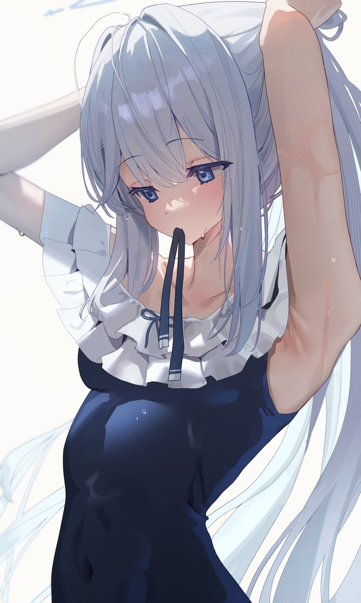 髪を結うミヤコ