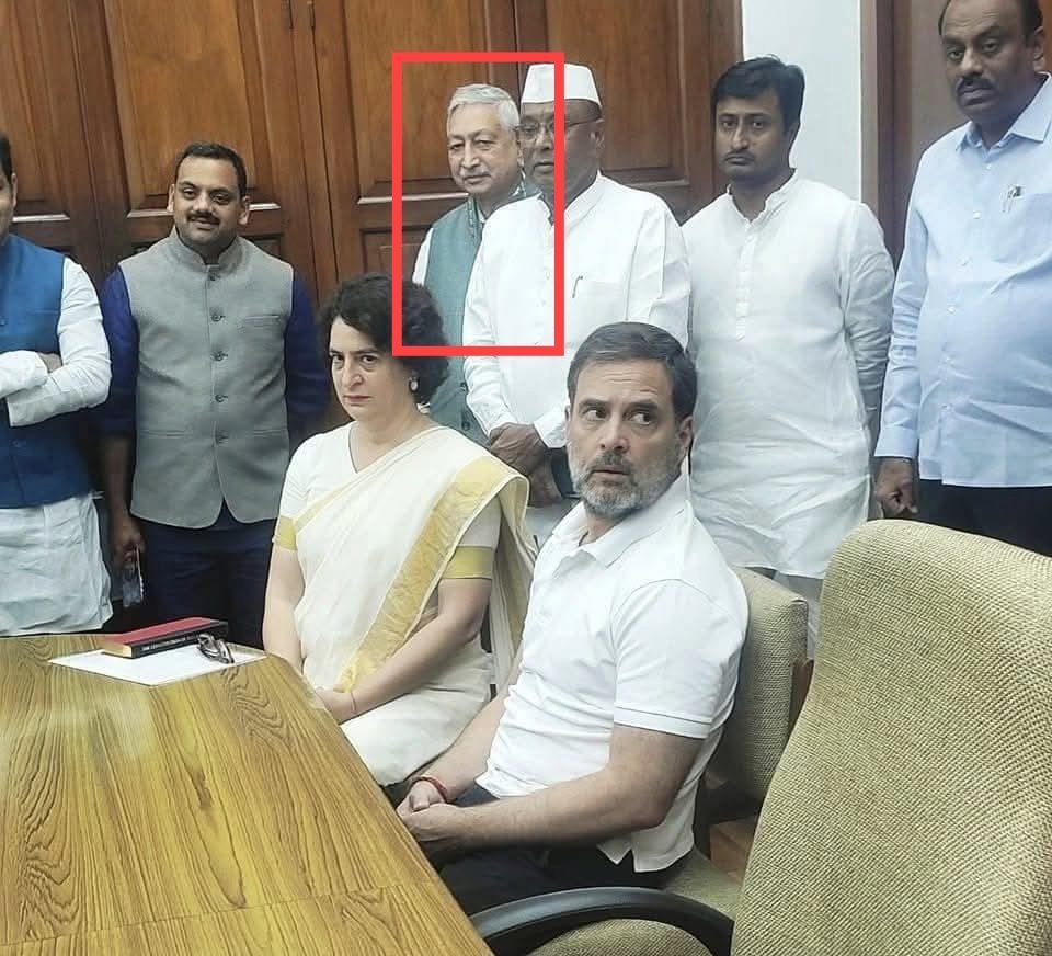 This man is a descendant of Chattrapati Shivaji Maharaj.

He is the head of Kolhapur Royal Family.

They name themselves as Chattrapati &amp; yet they stand like loyal party workers of Congress.

What a downfall!