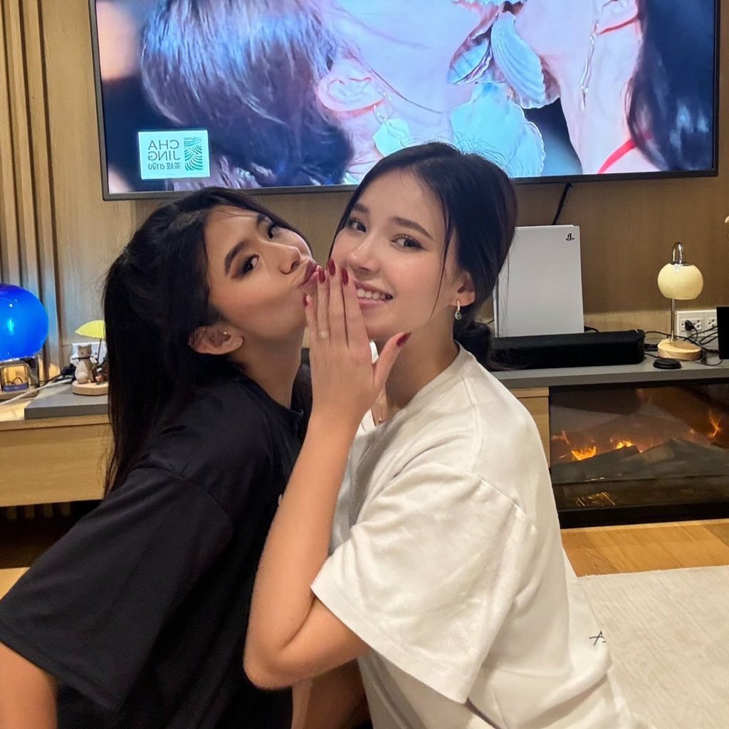 i know the show just started and already namnung is going on dates with multiple men, however, im hoping and praying sunny is her real endgame. this is too good to waste #LoveXReality