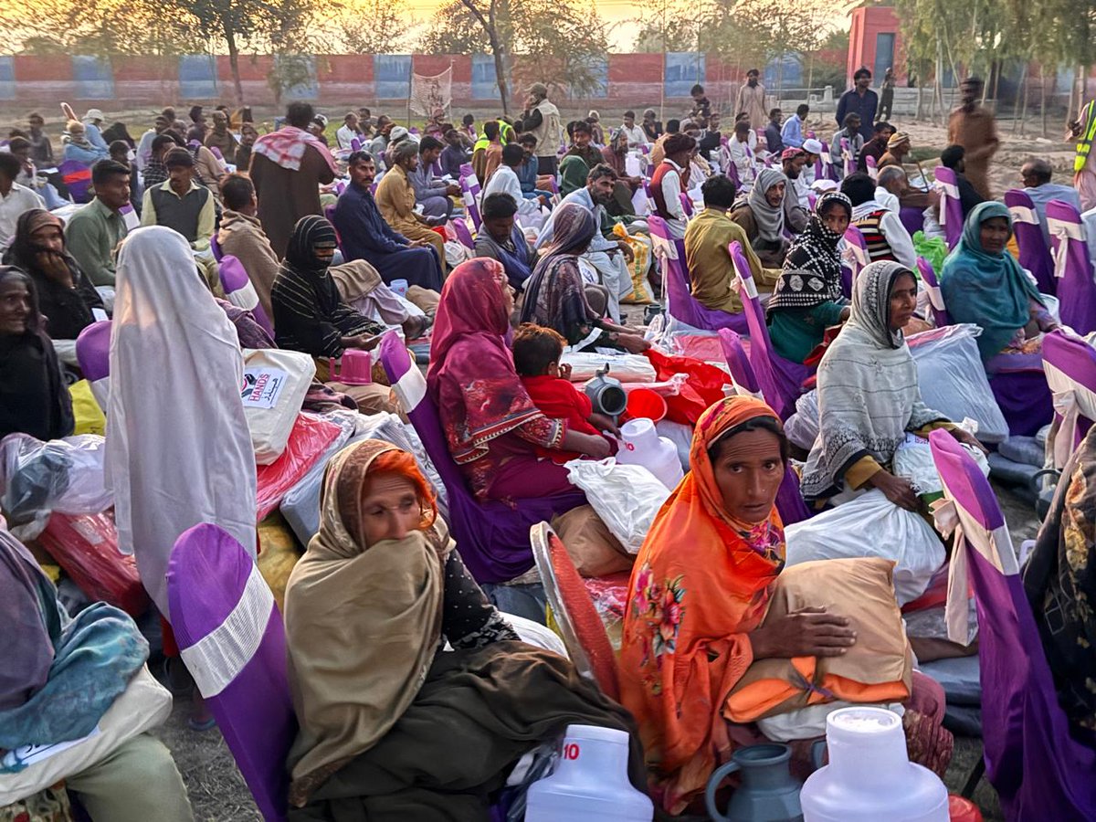HANDS_Welfare's tweet image. HANDS Welfare Foundation, with the support of I-CARE Foundation, distributed food bags, winterization kits, warm clothes, tarpaulin sheets, and hygiene kits to 161 flood-affected families in Tehsil Kabirwala, District Khanewal
#HANDSWelfareFoundation #ICAREFoundation #FloodRelief