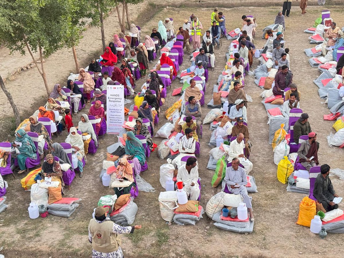 HANDS_Welfare's tweet image. HANDS Welfare Foundation, with the support of I-CARE Foundation, distributed food bags, winterization kits, warm clothes, tarpaulin sheets, and hygiene kits to 161 flood-affected families in Tehsil Kabirwala, District Khanewal
#HANDSWelfareFoundation #ICAREFoundation #FloodRelief