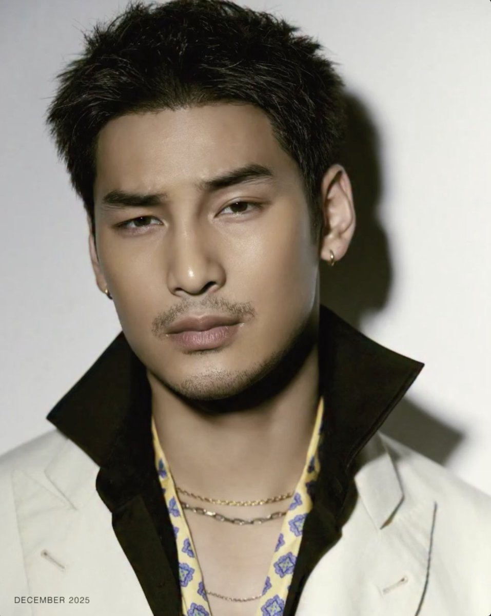 iamisus's tweet image. ไผ่เลิกต่อยตีเพื่อเราได้ไหม ใจรับไม่ไหวหรอก มันหล่อเกินน่ะ แล้วถ่ายลง #EsquireThailand เหมือนกัน ต้นปีกับปลายปี แต่หล่อทั้งปีนะ 

#ApoNattawin #MilePhakphum