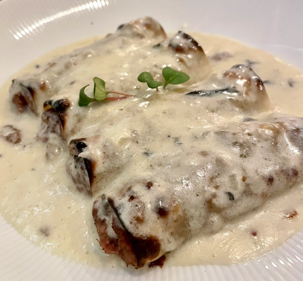 Asador La Vaquería. La coca de burrata y panceta de Joselito y los canelones de foie y salsa de setas son difícilmente superables. <a href="/asadorvaqueria/">Asador la Vaquería</a>