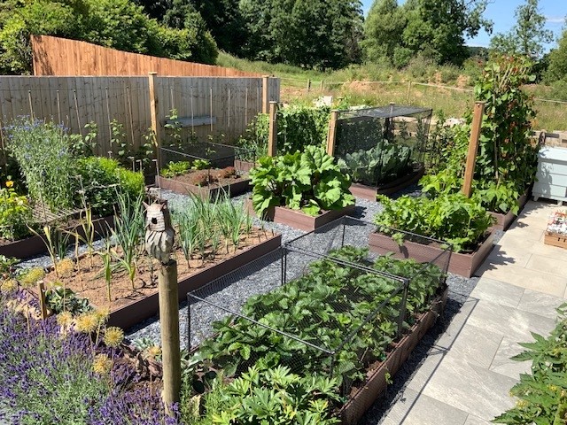 World Soil Day🌱🌸
 
Our recycled plastic Raised Beds are a great way to control soil condition and drainage and perfect for growing next year's crop of vegetables, flowers and herbs.
 
They also make excellent Christmas presents!👀🎁
 
Shop here: marmaxproducts.co.uk/product/raised…