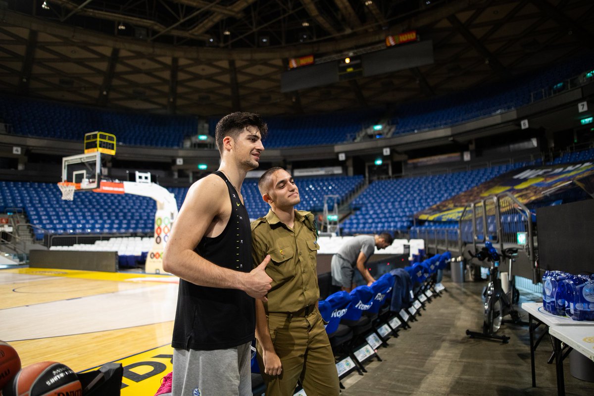 Himmal 🏀🏒 tweet media