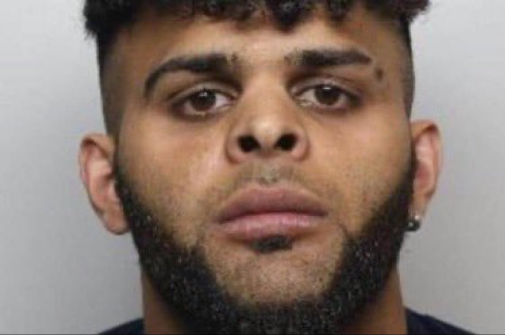 BROKENBRITAIN0's tweet image. 🚨 UBER DRIVER JAILED FOR SEXUALLY ASSAULTING A 19 YEAR OLD GIRL 🇬🇧 

Zafran Hussain, 24 of Montenry Crescent, forced himself on his victim in his car, Sheffield Crown Court heard❗️

Just look at the STATE of him. Imagine how utterly terrified that poor girl must have been ⚠️