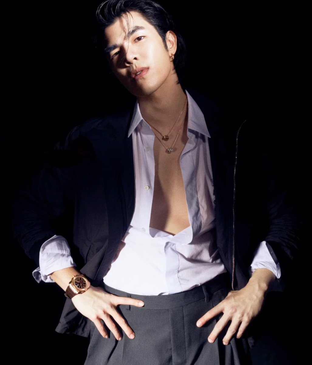 iamisus's tweet image. ไผ่เลิกต่อยตีเพื่อเราได้ไหม ใจรับไม่ไหวหรอก มันหล่อเกินน่ะ แล้วถ่ายลง #EsquireThailand เหมือนกัน ต้นปีกับปลายปี แต่หล่อทั้งปีนะ 

#ApoNattawin #MilePhakphum