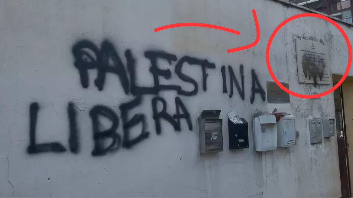 I_fatti's tweet image. A Roma, nel quartiere Monteverde, sono comparse scritte sulla sinagoga di via Giuseppe Pianese, tra cui “Monteverde antisionista e antifascista” e “Palestina Libera”.
Imbrattata con vernice nera anche la targa dedicata a Michael Stefano Gaj Tachè, il bambino di due anni ucciso in…