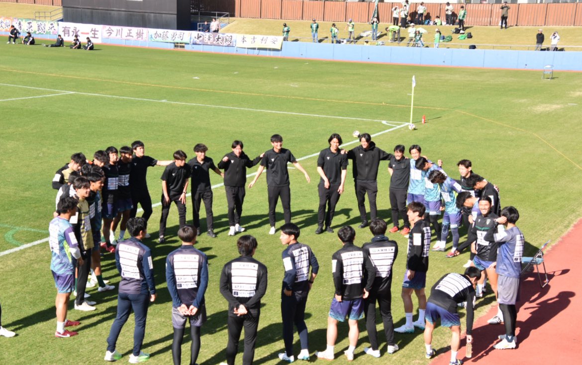 昇格が決まり
たくさんの方から連絡をいただきました

いつまでも僕なんかのことを
気にかけてくれていることが
嬉しくて嬉しくて

僕は本当に人に恵まれました

今までやって来たことが
間違いではなかったのかな
と少し思えました

本当に幸せなサッカー人生でした

ありがとうございました😊