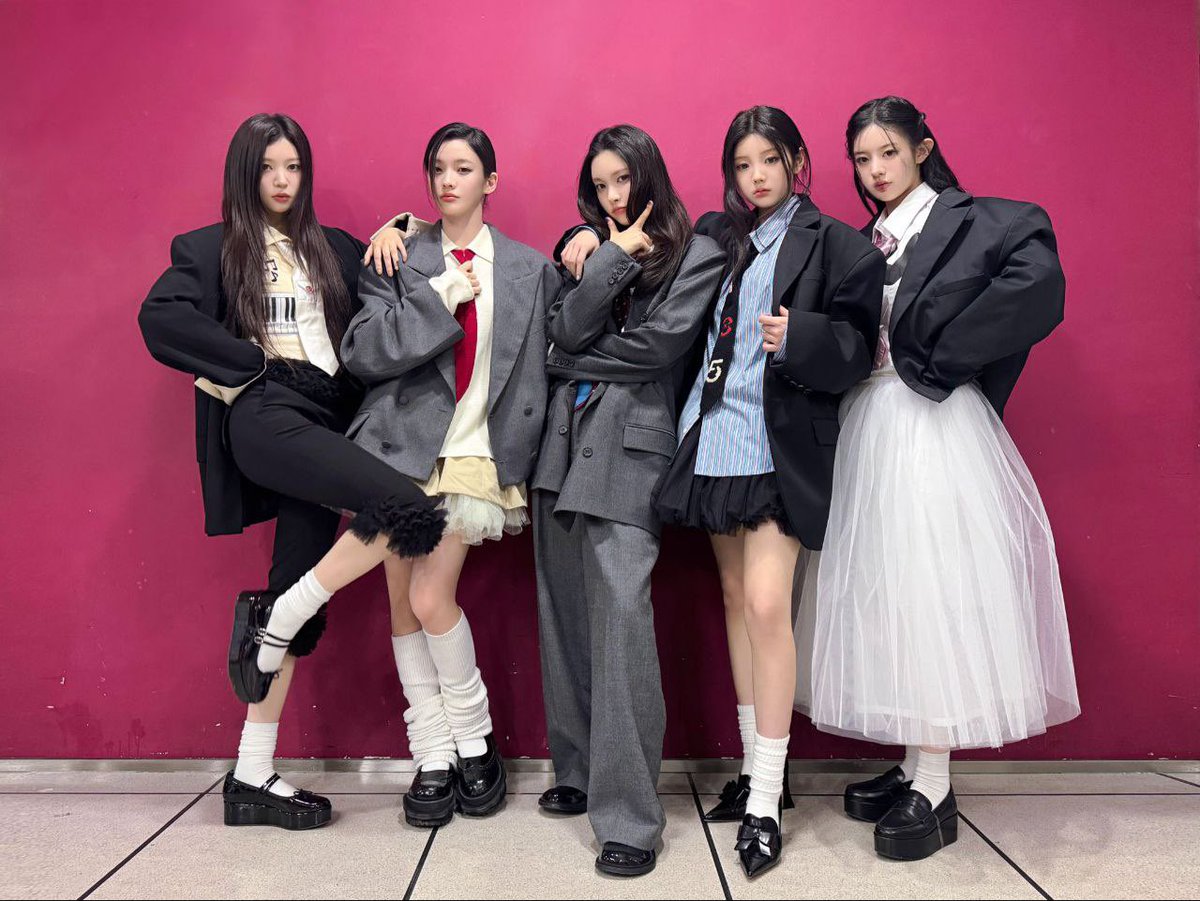 wonheg's tweet image. suit illit … ★ we looked pretty cool in these outfits, right? at music core yesterday we finally escaped the ‘cute’ zone by showing up in clean suits and perfectly tidy hair. ₍^. .^₎⟆zero cuteness detected… right? ୭