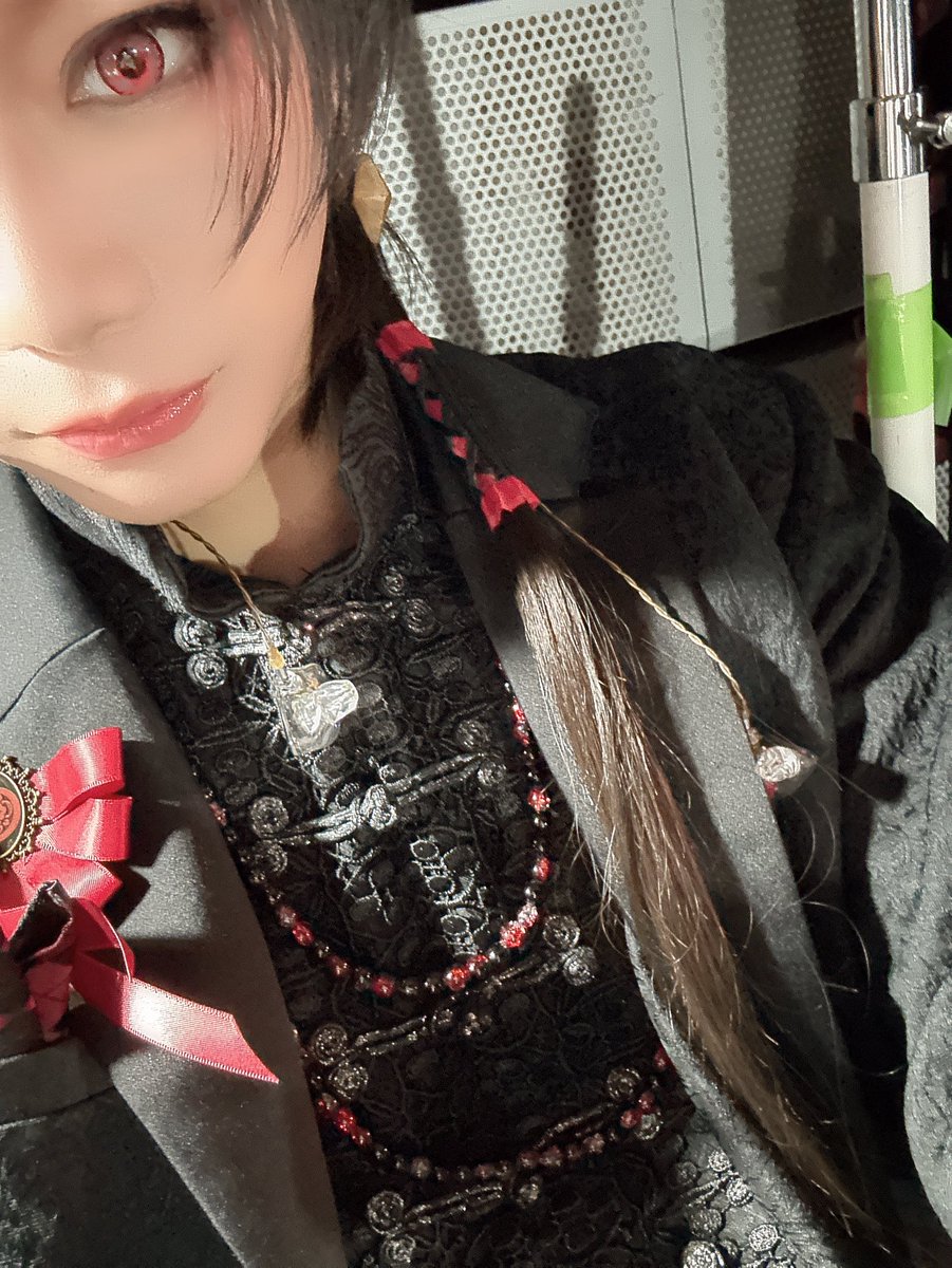 ryuji7117's tweet image. 始まりがあれば当然終わりがあります。
もう一度、「これが本気だ」って心から言いたい。

彼には十年、返しきれない恩と、たくさんの事を教わりました。
一振りと一人、力を合わせれば俺達は絶対に折れない。

ミュージカル『刀剣乱舞』　　　　　　  
「加州清光　単騎出陣」
宜しくお願い致します。