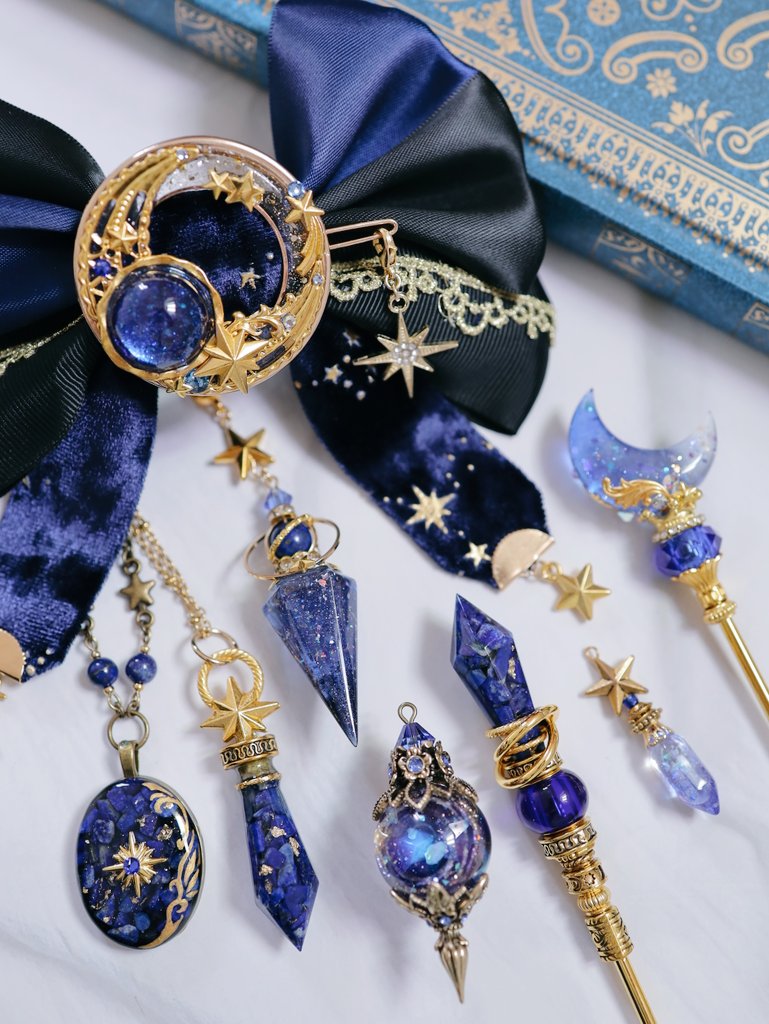 #運命のアクセサリーは突然に
大人可愛いラピスラズリ色の夜空の魔法装備🌌

流れ星に魔法少女としての運命を託される日が突然やってくるかも🎀👸