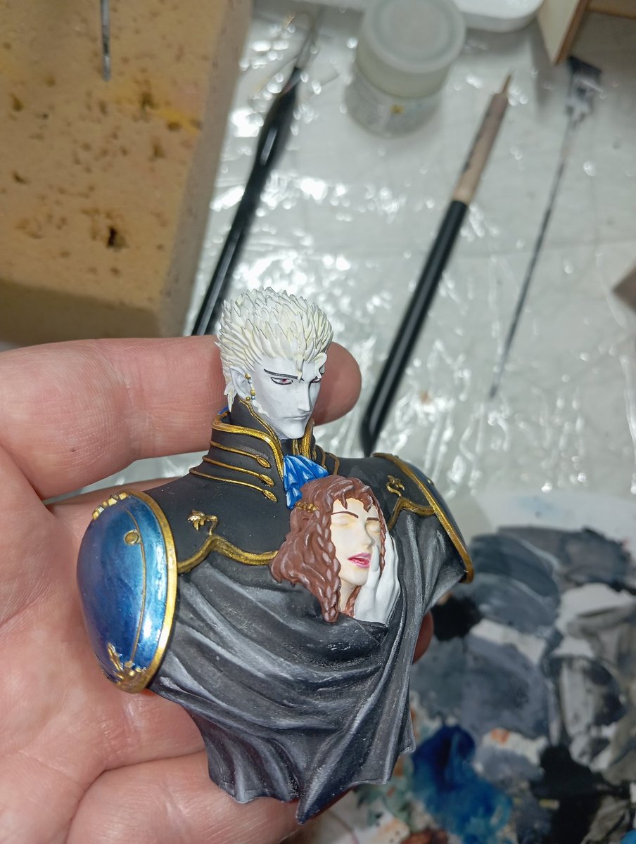 Blade0818's tweet image. I finished painting bust Maerlink from #VampireHunterD  by @heavygauge01  
He is very detailed! ☺