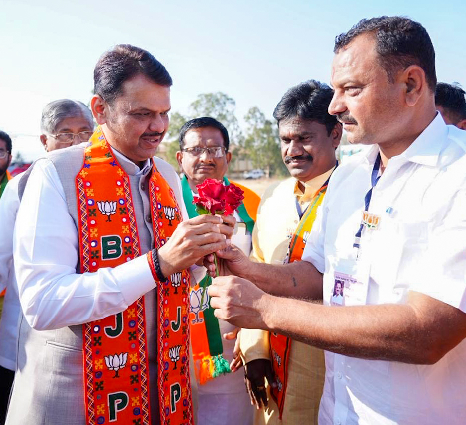 Devendra_Office's tweet image. 🔸CM Devendra Fadnavis arrives at Bhor, Pune. 
🔸मुख्यमंत्री देवेंद्र फडणवीस यांचे भोर, पुणे येथे आगमन.
🔸मुख्यमंत्री देवेंद्र फडणवीस इनका भोर, पुणे में आगमन। 

🕞 3.30pm | 1-12-2025📍Pune | दु. ३.३० वा. | १-१२-२०२५📍पुणे.

@Dev_Fadnavis 
#Maharashtra #DevendraFadnavis…