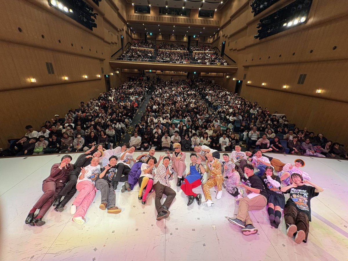 kanpeitter's tweet image. 昨日、今日誕生日を迎えた方おめでとうございます、ハッピーバースデーおめでとう～🎉。昨日はレイチェルのイベントでした、ゲストの氣志團の綾小路翔君に杖を持たせ、かい～のをさせてもらいました、ウヒハ。