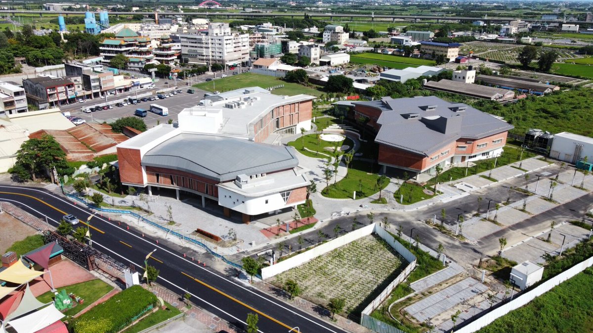 Arch2O_magazine's tweet image. bit.ly/4jHoCKL
Mailiao Community Education Park | Zoom Design Atelier
#architecture, #design, #architecturephotography, #architectureporn, #arch2o, #arch2omagazine, #conceptdesign, #sustainablearchitecture, #interiordesign, #interiorarchitecture, #construction