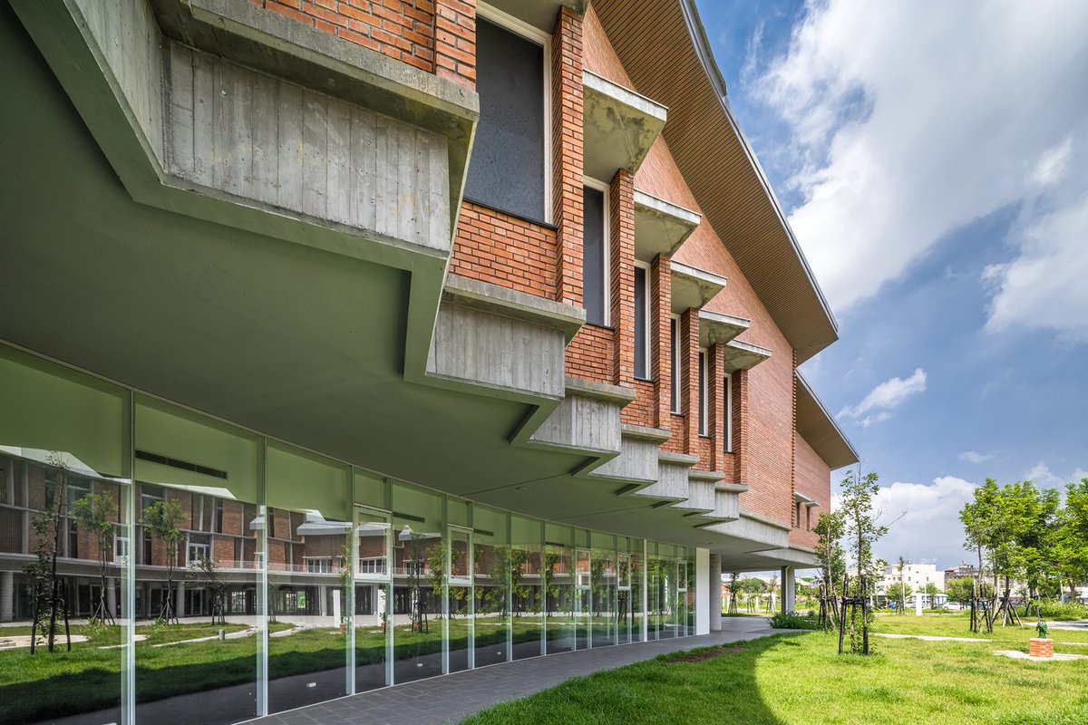 Arch2O_magazine's tweet image. bit.ly/4jHoCKL
Mailiao Community Education Park | Zoom Design Atelier
#architecture, #design, #architecturephotography, #architectureporn, #arch2o, #arch2omagazine, #conceptdesign, #sustainablearchitecture, #interiordesign, #interiorarchitecture, #construction