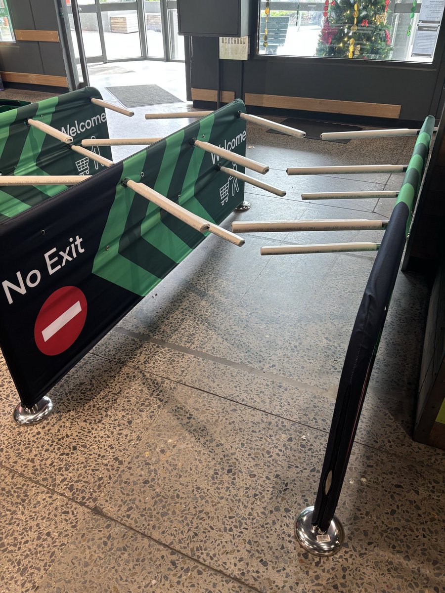 Call me a Karen but wtf is this entrance at woolies Camberwell???