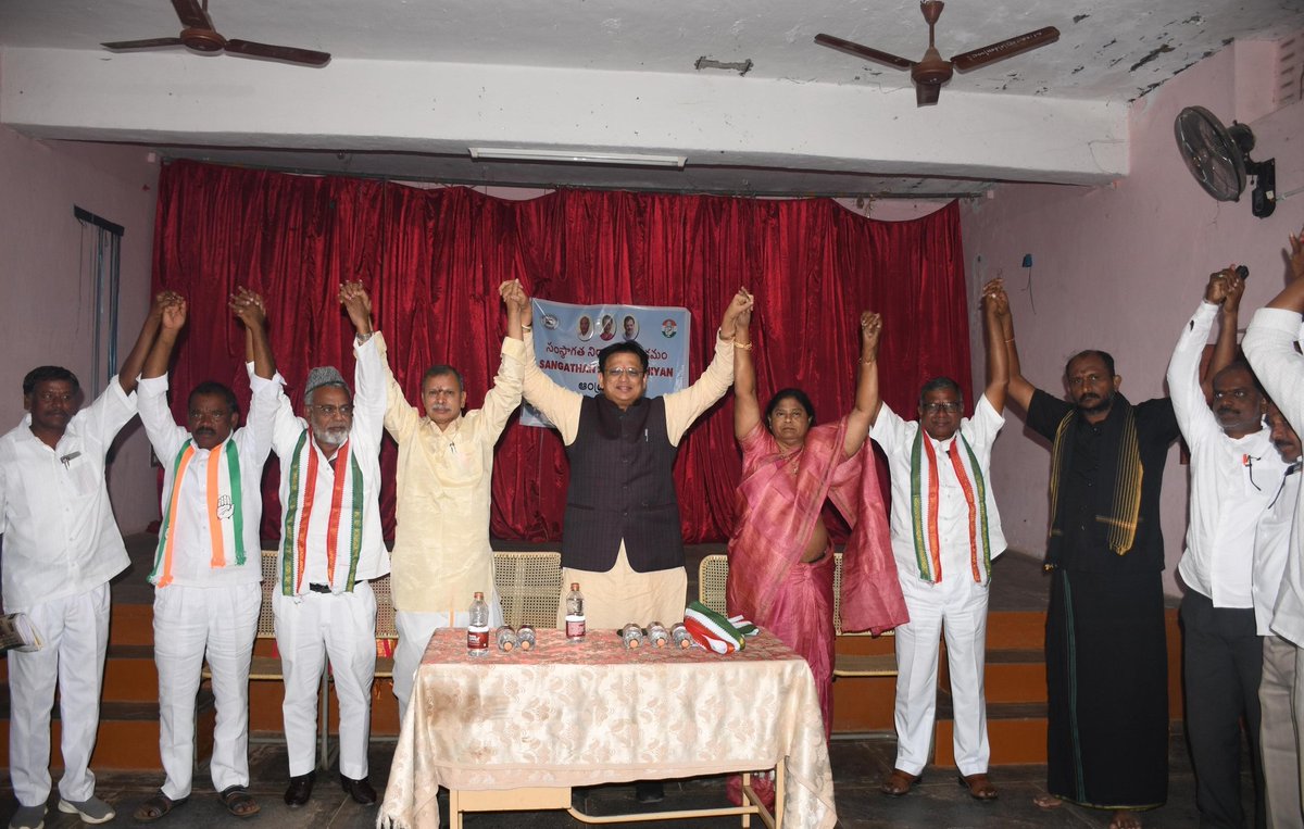 ajaydharamsingh's tweet image. ಆಂಧ್ರ ಪ್ರದೇಶ್ ರಾಜ್ಯದ ಹಿಂದಪುರಂ ಜಿಲ್ಲೆಯ ಪೇನುಕೊಂಡ ಹಾಗೂ ಧರ್ಮಾವರಂ ಪಟ್ಟಣದಲ್ಲಿ ಆಯೋಜಿಸಲಾಗಿದ್ದ ಸಂಘಟನ್‌ ಸೃಜನ್‌ ಅಭಿಯಾನ ದಲ್ಲಿ ಸಕ್ರಿಯವಾಗಿ ಪಾಲ್ಗೊಳ್ಳಲಾಯಿತು. ಈ ಮಹತ್ವದ ಅಭಿಯಾನದ ಭಾಗವಾಗಿ, ಜಿಲ್ಲಾ ಮಟ್ಟದ  ಸಭೆಯನ್ನು ಉದ್ದೇಶಿಸಿ ಮಾತನಾಡಲಾಯಿತು.
ಸಂಘಟನೆಯ ಬಲವರ್ಧನೆ ಮತ್ತು ಪಕ್ಷದ ರಚನಾತ್ಮಕ ಕಾರ್ಯಗಳ ಕುರಿತು ಪ್ರಮುಖ…