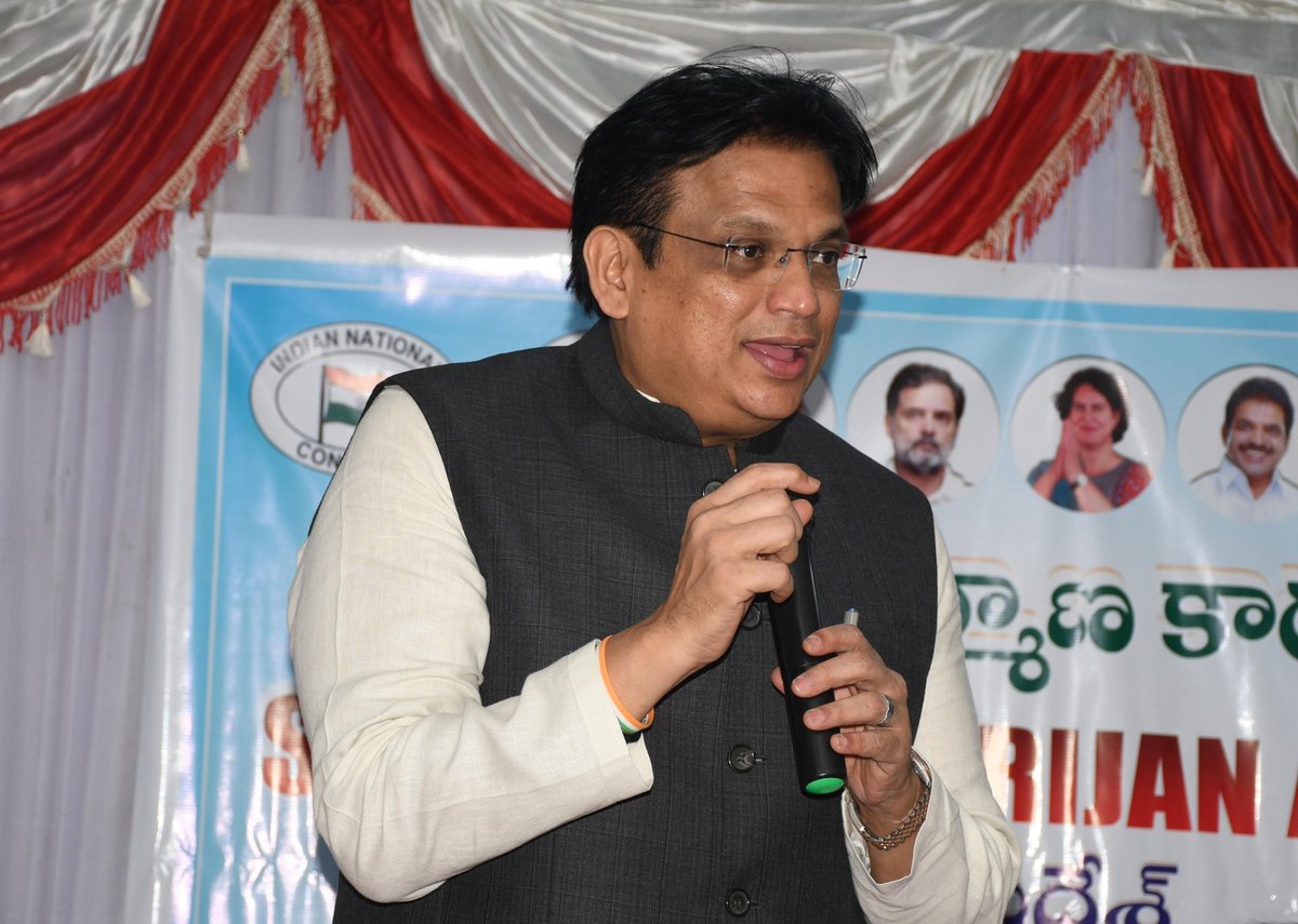 ajaydharamsingh's tweet image. ಆಂಧ್ರ ಪ್ರದೇಶ್ ರಾಜ್ಯದ ಹಿಂದಪುರಂ ಜಿಲ್ಲೆಯ ಪೇನುಕೊಂಡ ಹಾಗೂ ಧರ್ಮಾವರಂ ಪಟ್ಟಣದಲ್ಲಿ ಆಯೋಜಿಸಲಾಗಿದ್ದ ಸಂಘಟನ್‌ ಸೃಜನ್‌ ಅಭಿಯಾನ ದಲ್ಲಿ ಸಕ್ರಿಯವಾಗಿ ಪಾಲ್ಗೊಳ್ಳಲಾಯಿತು. ಈ ಮಹತ್ವದ ಅಭಿಯಾನದ ಭಾಗವಾಗಿ, ಜಿಲ್ಲಾ ಮಟ್ಟದ  ಸಭೆಯನ್ನು ಉದ್ದೇಶಿಸಿ ಮಾತನಾಡಲಾಯಿತು.
ಸಂಘಟನೆಯ ಬಲವರ್ಧನೆ ಮತ್ತು ಪಕ್ಷದ ರಚನಾತ್ಮಕ ಕಾರ್ಯಗಳ ಕುರಿತು ಪ್ರಮುಖ…