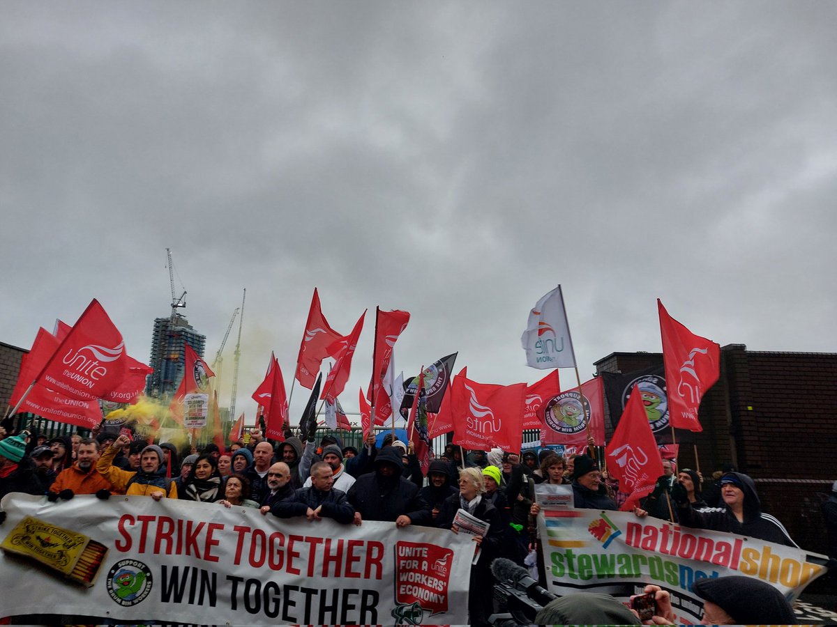 NSSN_AntiCuts's tweet photo. #NSSN proud to stand and march with the striking @UniteWestMids #Birmingham #binworkers, as agency workers join the action! 
"The workers united will never be defeated!" #Solidarity 
@unitetheunion @UniteEconomy @UniteSharon @BirminghamTUC @coventrytuc https://t.co/0aXw5C6UGA