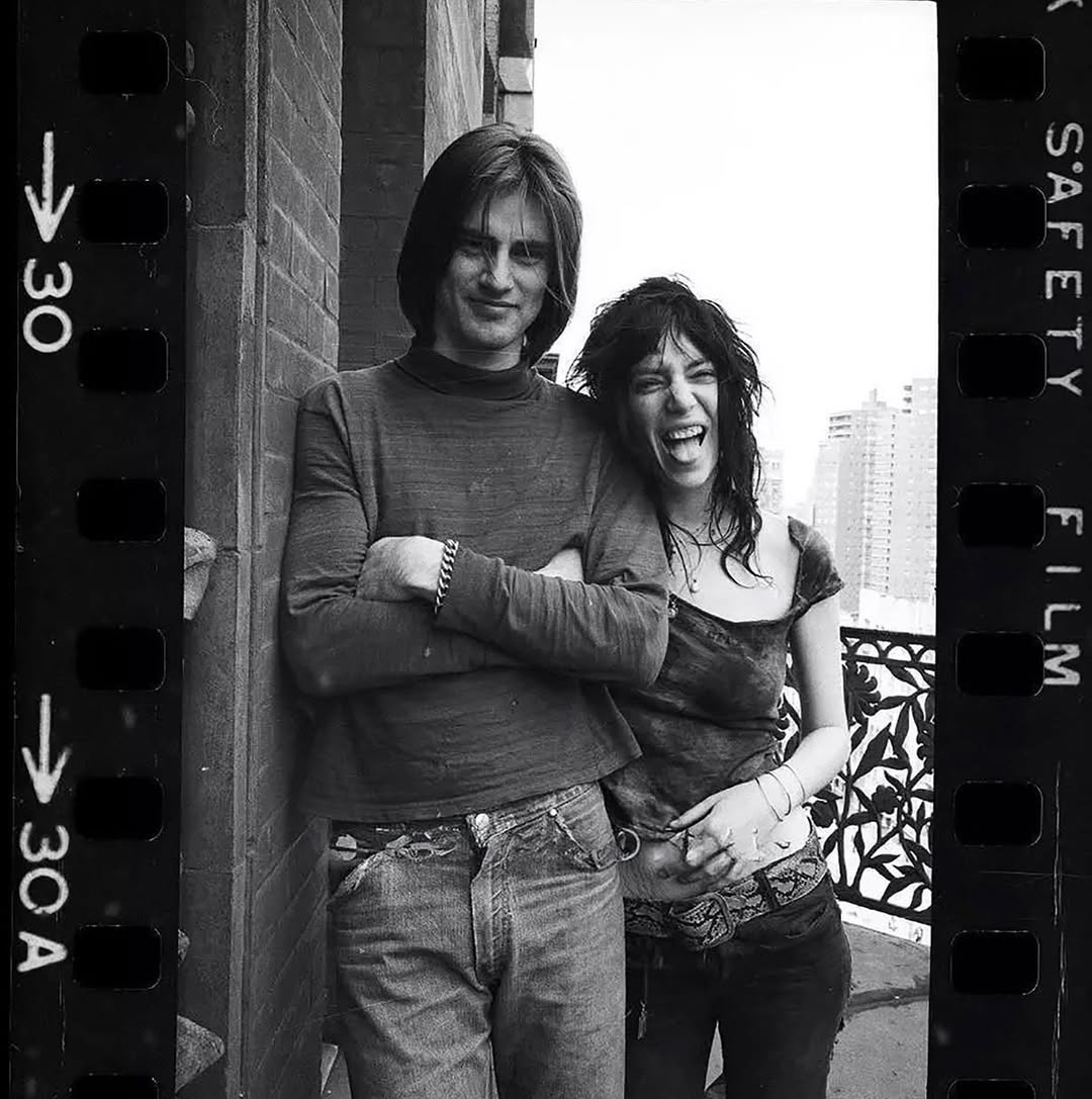 SabrinaMoro9's tweet photo. Patti Smith &amp; Sam Shepard, Chelsea Hotel, NYC 1971.
David Gahr  📸 https://t.co/dnECDT5JTy