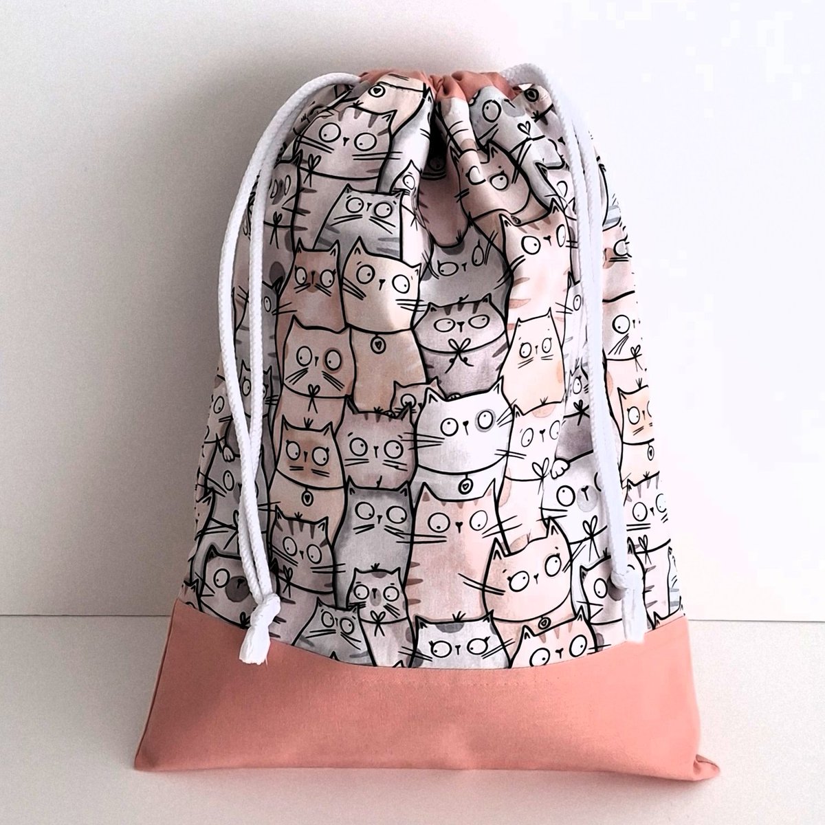 daisychcraftsuk's tweet photo. https://t.co/3ZnXzlUa1Y
Drawstring bag
Knitting, crochet project bag
Slipper bag
Cat lovers gift
#drawstringbag #catlovers #handmade #shopindie #ChristmasGiftIdeas #giftbag #storage #CatsOfX https://t.co/yNf6mlQCmV