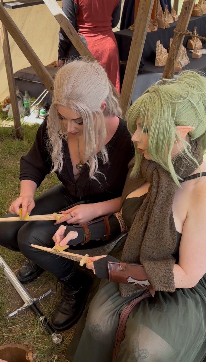 KarnageCos's tweet image. Go to medieval festivals with your friends
It’s worth it
