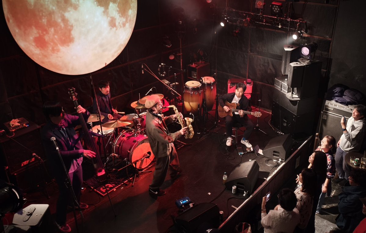 vibe_ra_ski's tweet image. 上鈴木兄弟で早い時間に全員で多幸感に包まれ
Wa yo setフロム大阪のクールなカバーにシビれて
ヤパニの豪華セッションの「Miracles」で大団円を迎えました
滅多にライブしないのに毎年パワーアップしてくyapani!
またサポートできるようにアップデートしていかないとですね