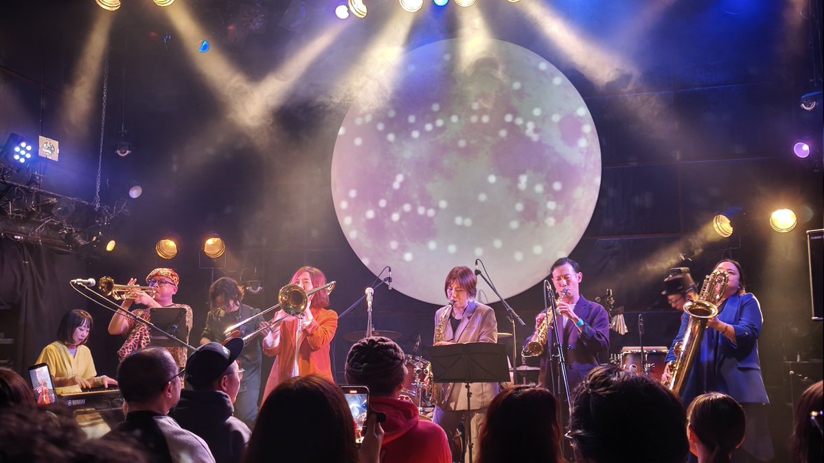 vibe_ra_ski's tweet image. 上鈴木兄弟で早い時間に全員で多幸感に包まれ
Wa yo setフロム大阪のクールなカバーにシビれて
ヤパニの豪華セッションの「Miracles」で大団円を迎えました
滅多にライブしないのに毎年パワーアップしてくyapani!
またサポートできるようにアップデートしていかないとですね