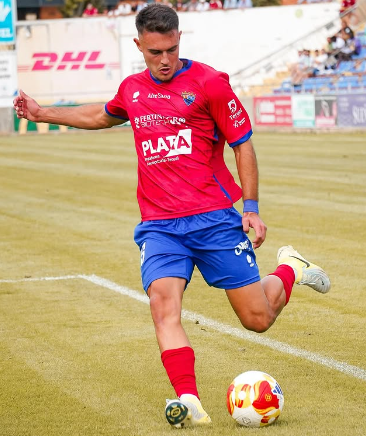 solofichajes123's tweet photo. La @UDLP_Oficial lidera la carrera de los clubes de #SegundaDivision que intentan acometer el fichaje del defensa de 23 años del @TeruelCD Andrés Rodríguez, según avanza @__AngelGarcia__ https://t.co/UhuYNQEufX