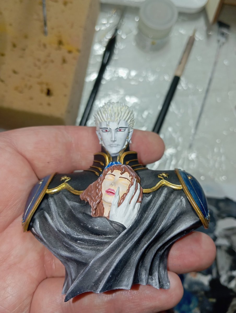 Blade0818's tweet image. I finished painting bust Maerlink from #VampireHunterD  by @heavygauge01  
He is very detailed! ☺