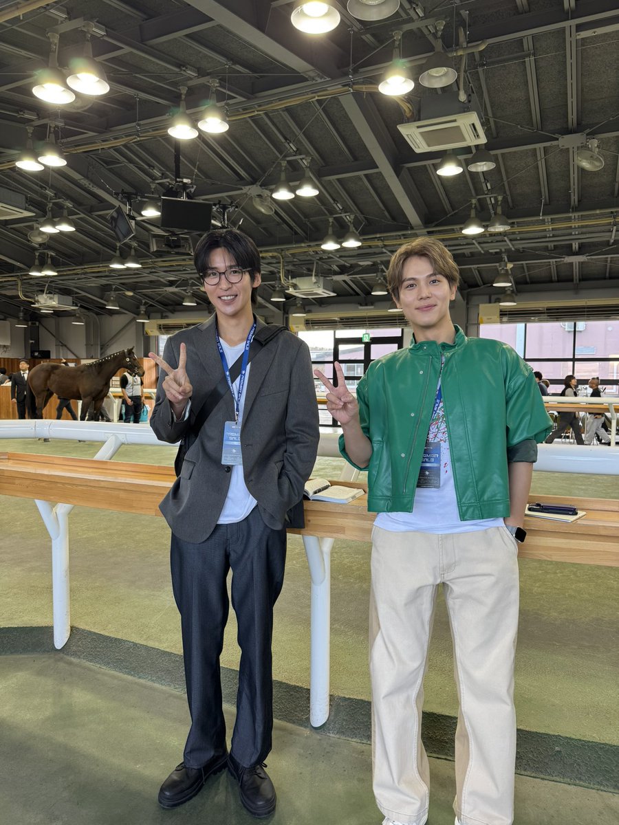 2世代目の馬主コンビ✌🏼
昨日の第8話はいかがでしたか？💭

#ロイヤルファミリー
#目黒蓮
#中川大志

🔗𝐓𝐯𝐞𝐫
tver.jp/episodes/epypb…

🔗𝐔-𝐍𝐄𝐗𝐓
video-share.unext.jp/video/title/SI…

🐎第𝟗話𝟏𝟐月𝟎𝟕日放送🌿
日曜劇場『ザ・ロイヤルファミリー』