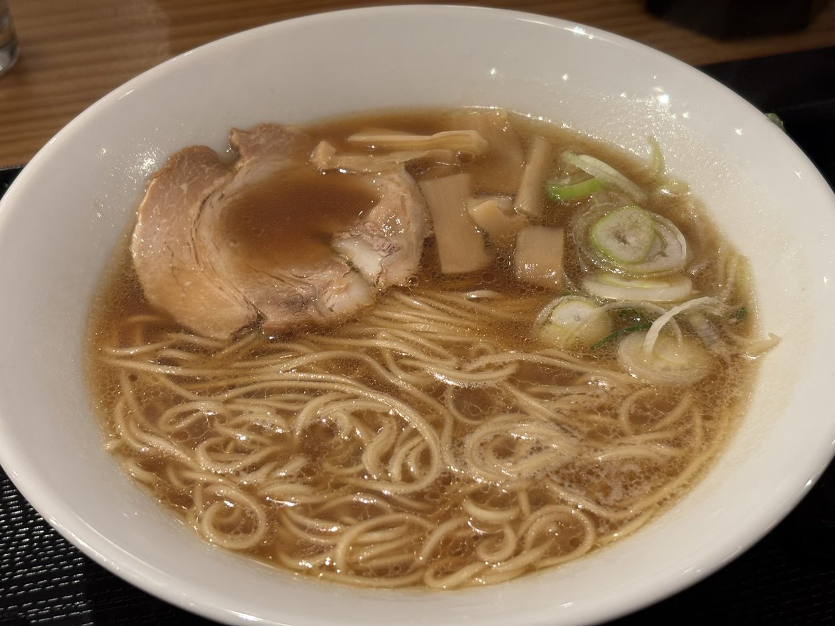 i_to_u____'s tweet image. 来年の目標
ラーメンセンターの
外人のお姉さんと
仲良く、なる‼️