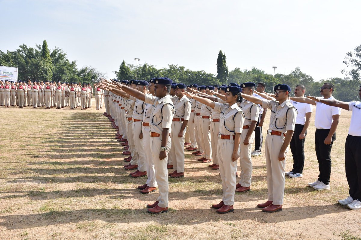CISFTraining's tweet image. Mass Swachhata Pledge at CISF NISA!

As part of the Observance of Swachhta Pakhwada–2025, CISF NISA organized a Mass Swachhata Pledge, reaffirming commitment toward cleanliness, hygiene, and a cleaner environment.

#CISF #NISA #SwachhtaPakhwada2025 #SwachhataPledge @CISFHQrs 🇮🇳
