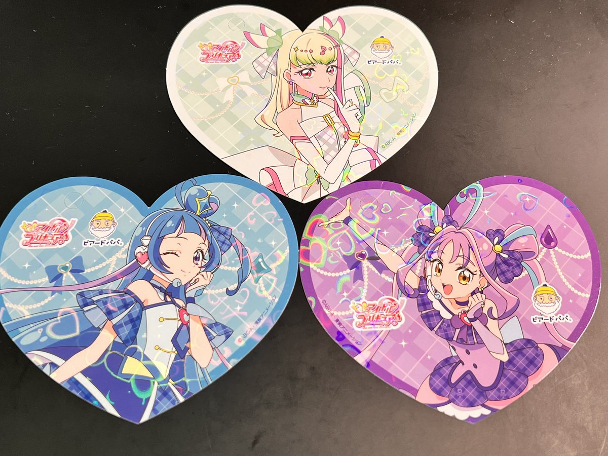 「控えめに3個セット。アイドルいないや。でもキラキラだ〜」|左のイラスト