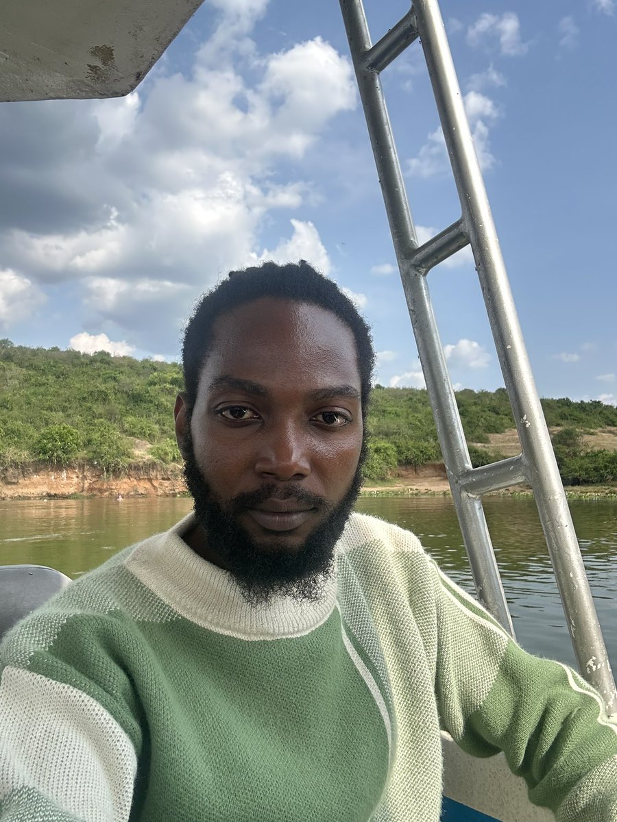 When the skies are blue on the Kazinga Channel boat cruise 🚤, Lake George and Lake Edward with the Kazinga channel between them are located in Uganda 🇺🇬.
