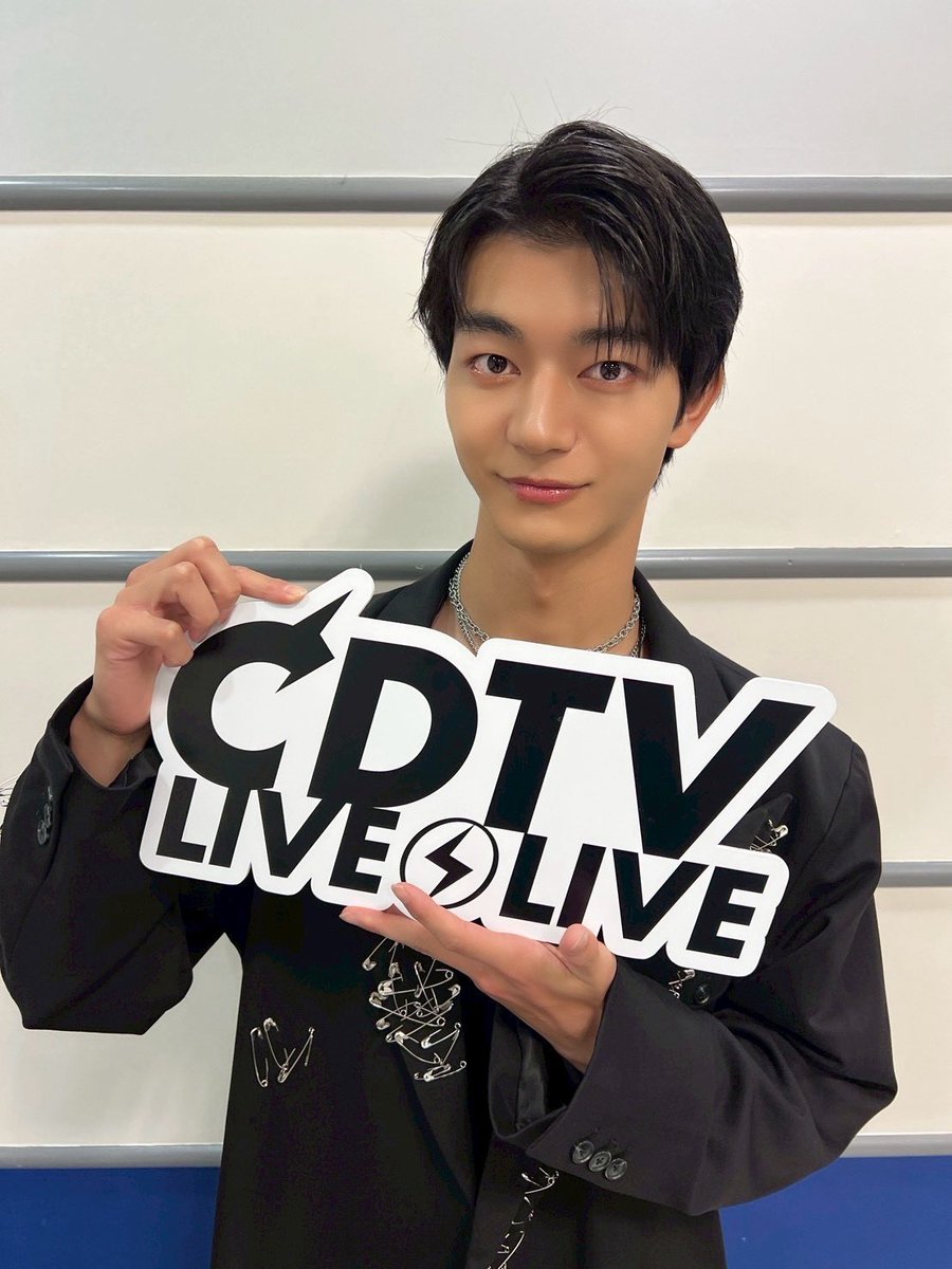 本番直前の要人さんをお届けします🎁
沢山盛り上げてほしいと言っておりますので、みなさま宜しくお願い致します！！🙇

#原因は自分にある。
#CDTVライブライブ
#ゲンジブ混ぜるな危険
#吉澤要人
#PR
(mg)