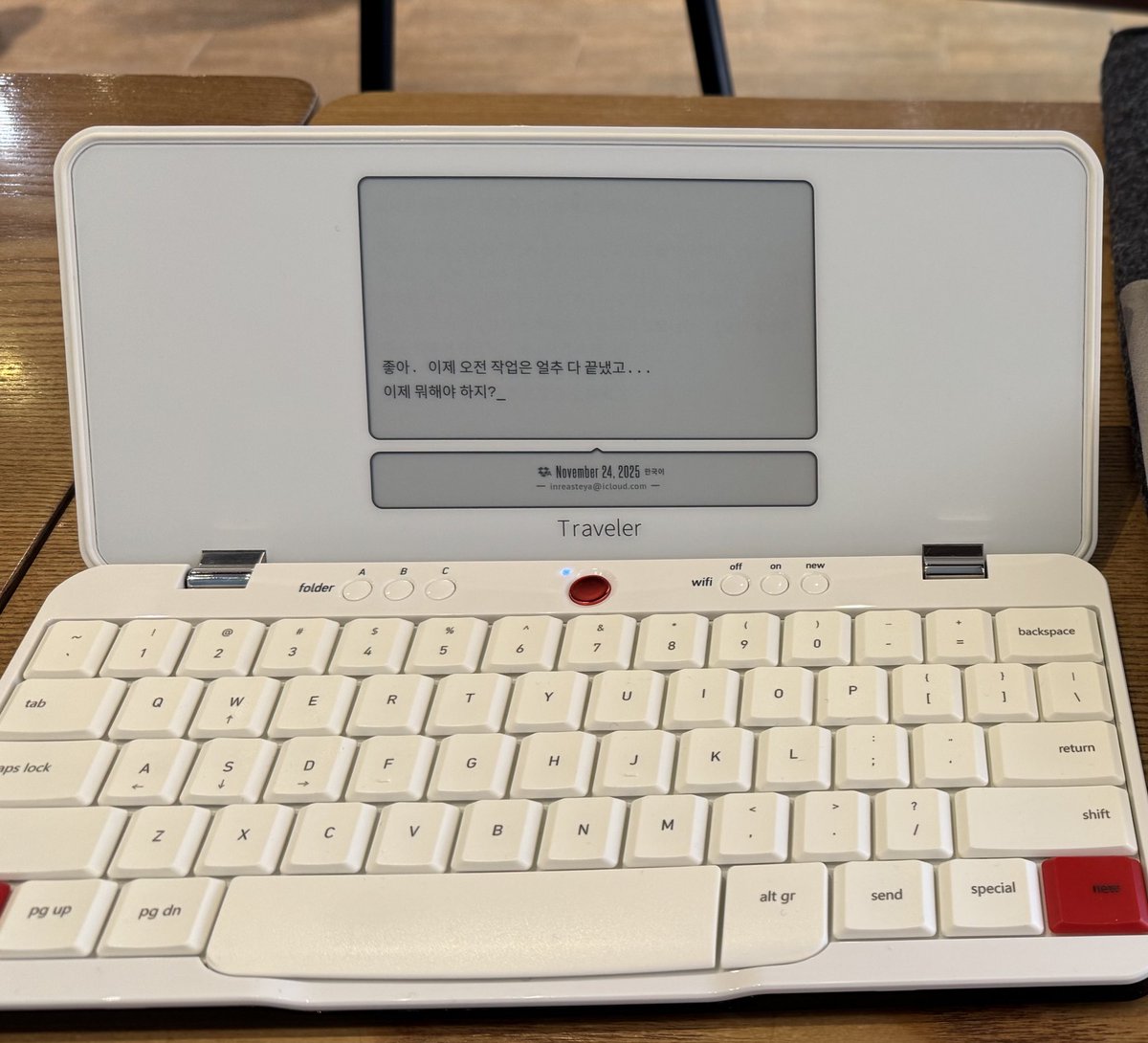 inleminati's tweet image. 힌지 달린 타블렛 키보드를 찾다 제가 도달한 곳