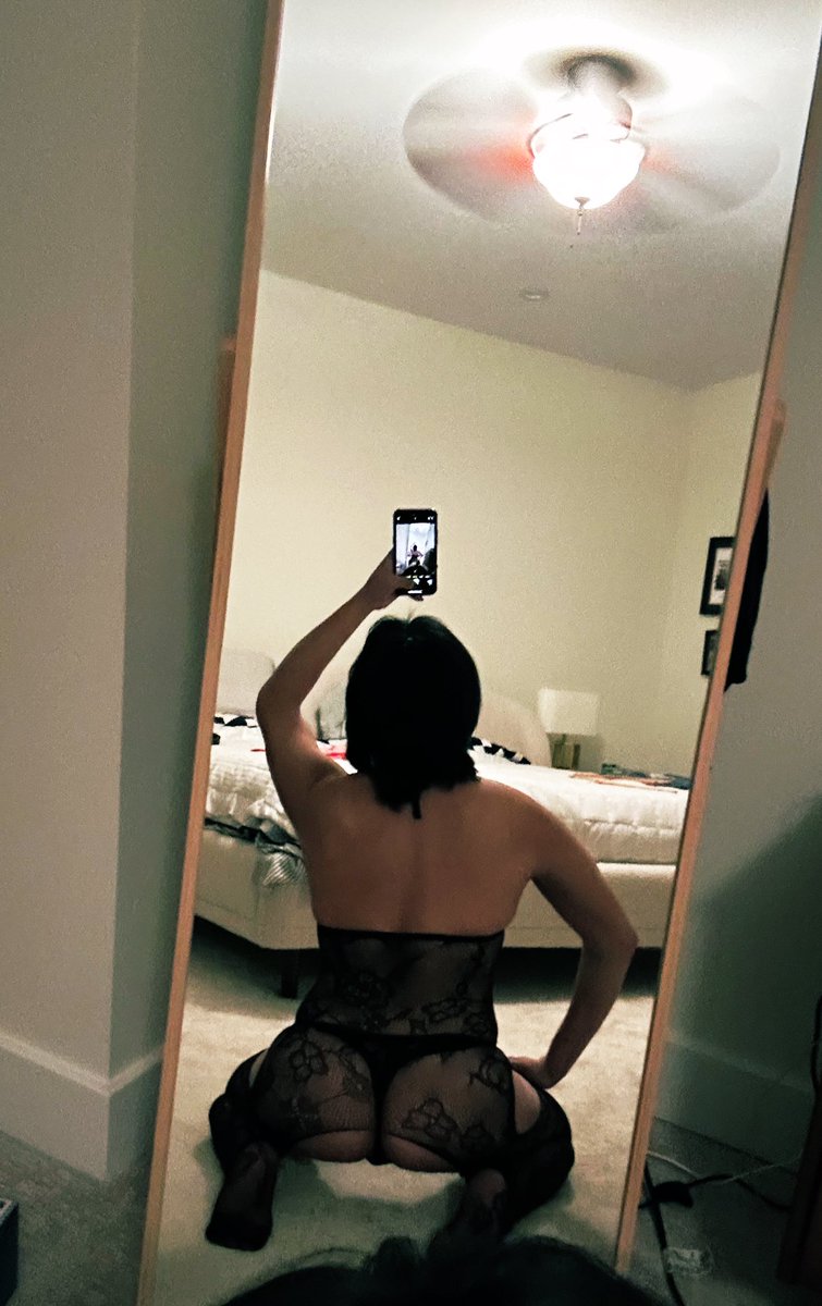 premiumpuss's tweet photo. @Chicagofreaks Trans femme pussy hosting on the north side in Ravenswood tn. 👀 for a mobile top to come lay some pipe down on this pretty pussy. Dressed up in this sexy number and ready to bend over and stroke my pussy on your big dick. DM me 🍆💦💦 https://t.co/MjoRSPgKyQ