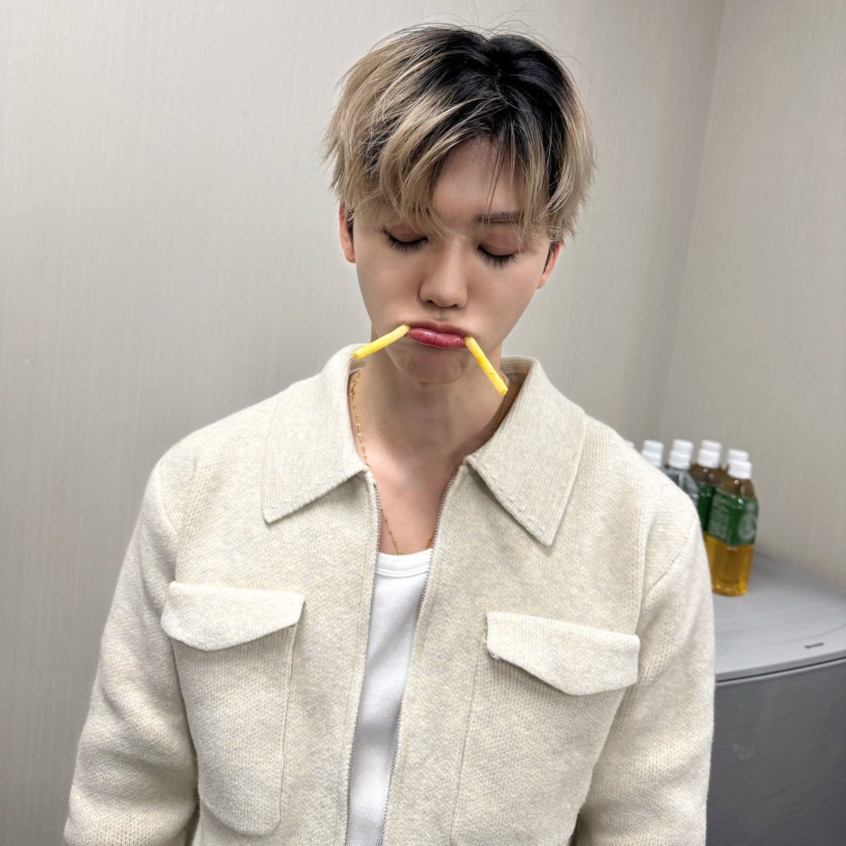 itznajaem's tweet image. the peak boyfriend energy that these jaemin pics give omg something that u could find on pinterest