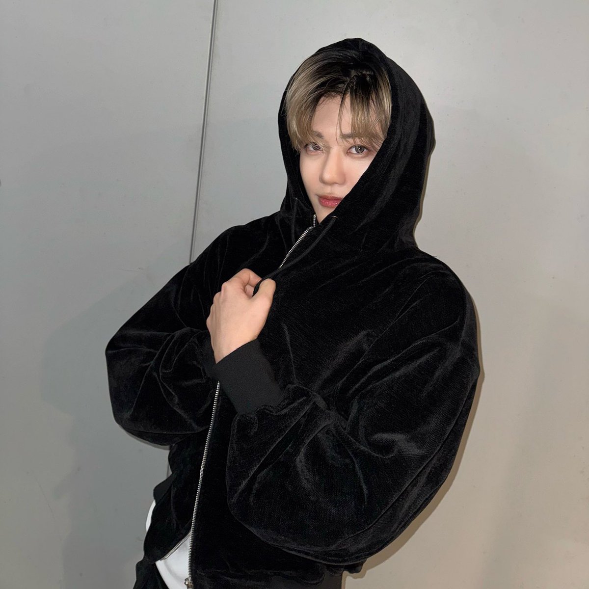 itznajaem's tweet image. the peak boyfriend energy that these jaemin pics give omg something that u could find on pinterest