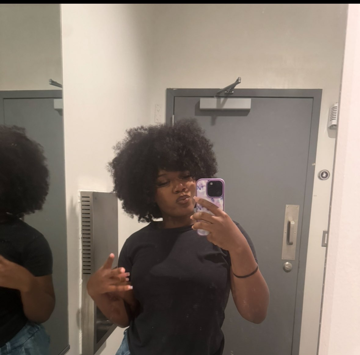 prozacslayer's tweet photo. @jamesholiday_60 @5300Dean @cliff_ohio where do u see any added hair dumbbitchhchh I love my natural hair more than you love your mom #askaboutme https://t.co/Se9jTrDiRg