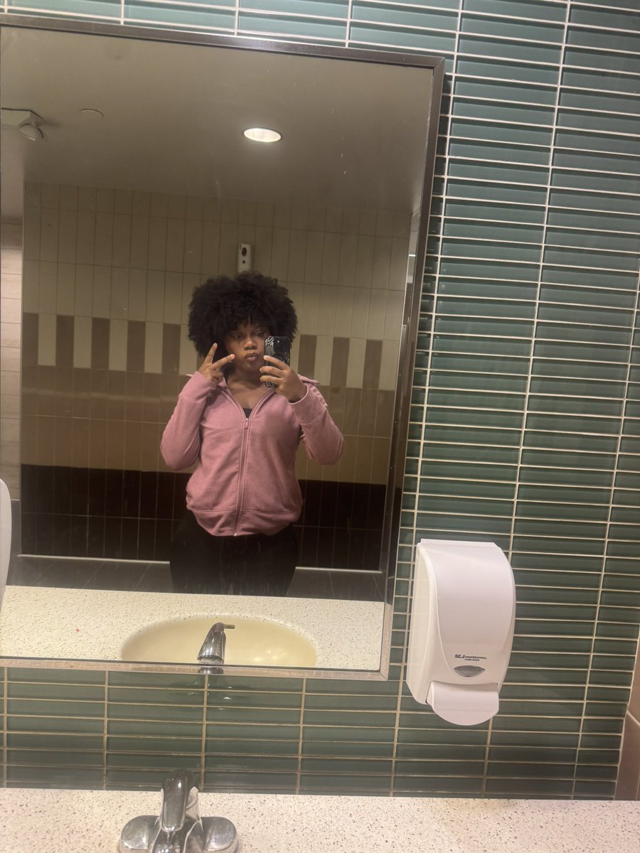 prozacslayer's tweet photo. @jamesholiday_60 @5300Dean @cliff_ohio where do u see any added hair dumbbitchhchh I love my natural hair more than you love your mom #askaboutme https://t.co/Se9jTrDiRg